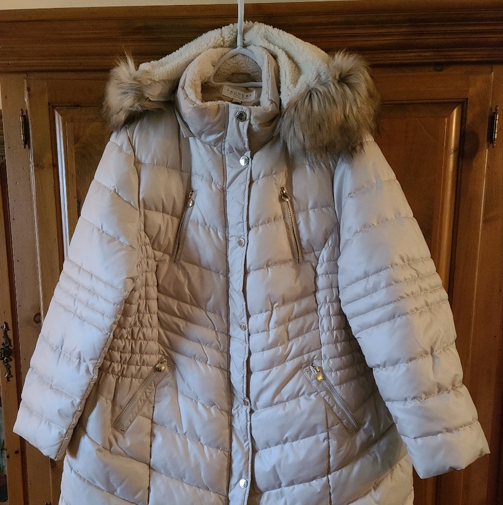 Laundry by Shelly Segal winter jacket off white. Size 2XL